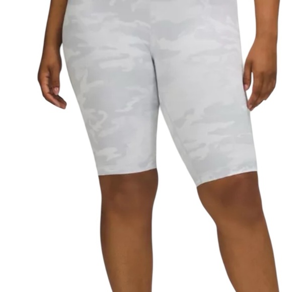 Lululemon Wunder Under High rise shorts - Picture 2 of 10